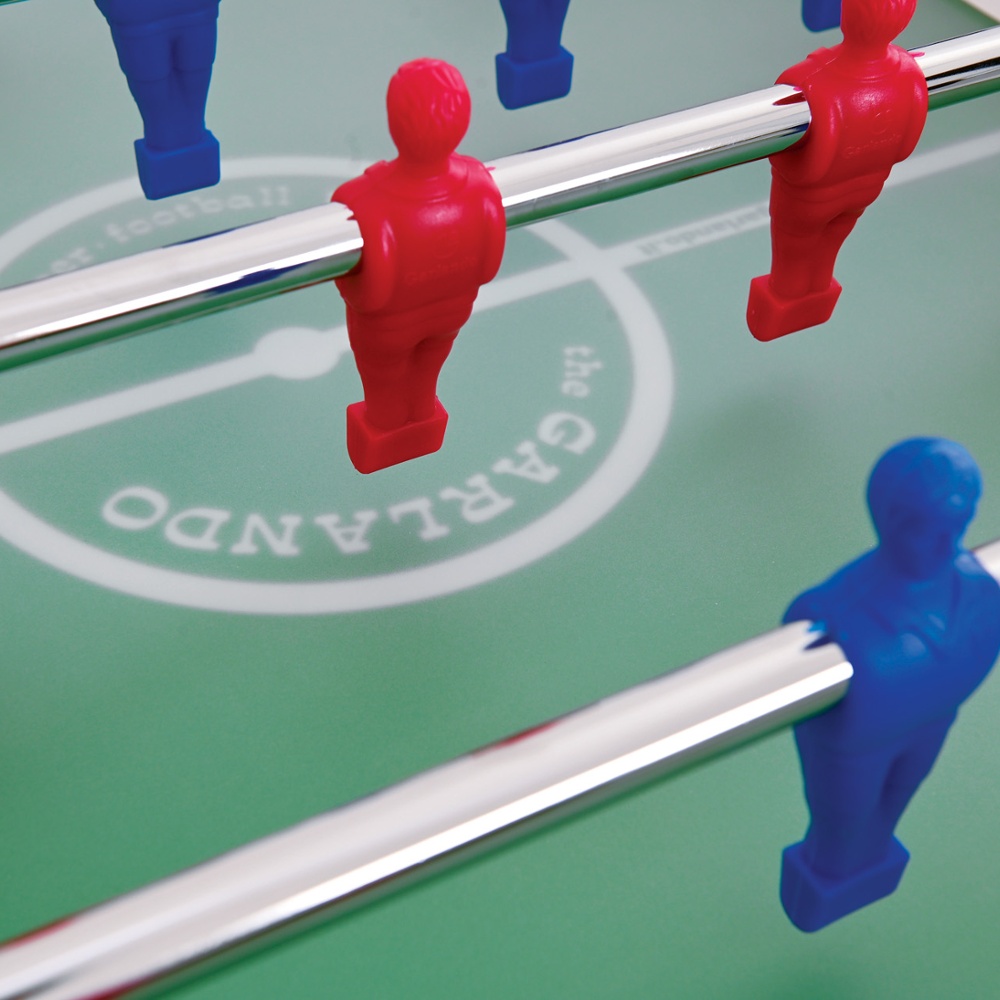 Playing field in non-reflective tempered sanded glass.